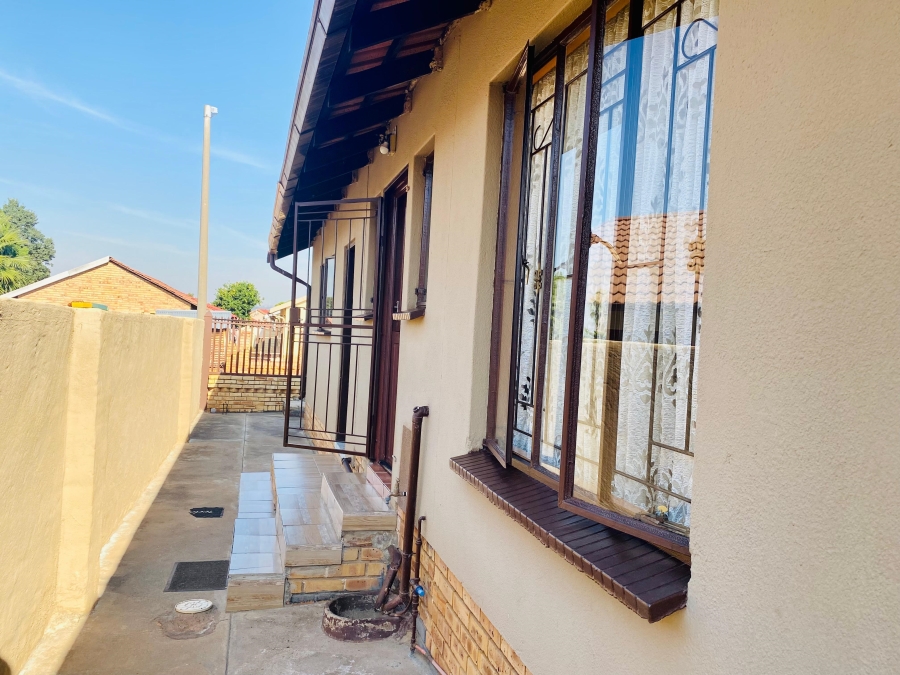 3 Bedroom Property for Sale in Geelhoutpark North West